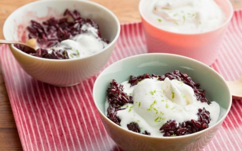 Kết hợp nếp cẩm với thực phẩm mát để cân bằng cơ thể